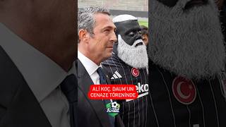 Ali Koç, Daum'un cenaze töreninde Beşiktaş tribünlerinden Udi Neco'yla bir araya geldi.