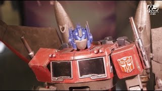 Hot Toys G1 Optimus Prime (Starscream version)