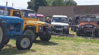 Landrover Vs Massey tractor