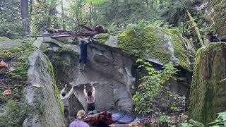 Nick's Adventure (V0) - Tall Beta: Squamish Bouldering [Pfiff]