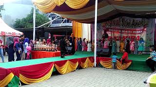 Lomba Busana Muslim | Althaf Berjalan Di Catwalk Dengan Gamis Hitam |