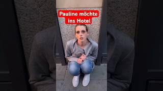 Pauline möchte mal wieder ausschlafen und duschen. Sie benötigt ein Hotelzimmer.