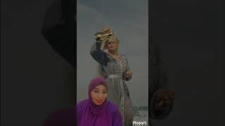 بتعمل معجزات بتكوي وتشوب شيشه فوق الامواج😅🤭🤣