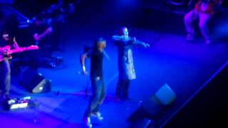 B.O.B Ft Hayley Williams, Airplanes o2 Arena