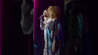 Alcione e Luísa Sonza cantando juntas