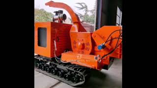 Tracked type woodchipper freely move