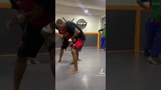 Variação do single leg para o double leg.