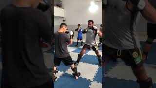 Emerson Almeida e meu aluno Luan Lima fazendo escola de boxe