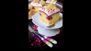 Prăjitura Nora cu zmeura sau Poke Cake