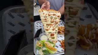 اكبر بيتزا في العالم في مطعم بالكويت 😵🍕🔥🔥🔥 اتمنى بوبو وعادل يسون تحدي عليها