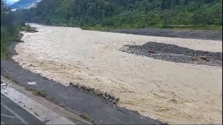 Air di bendung wariori meluap, Jembatan wariori segera ambruk