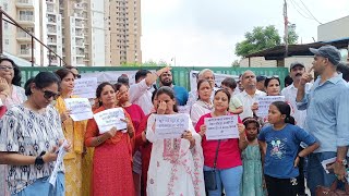 Mahagun Mywoods people protest for flat