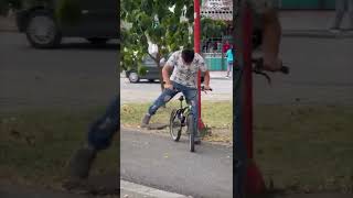 Una bicicleta co sorpresa (broma) | mírame la cara mírame el rostro #viral #bromas #funny