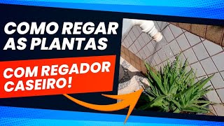 molhando  as plantas com regador caseiro.