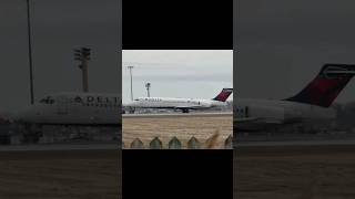 Delta Airlines 717 Takeoff CYUL #aviation #planespotting #airport #aviationlovers #aviationspotting