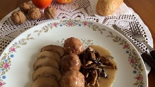 Albóndigas de Pollo en Salsa de Portobello y Camagrocs