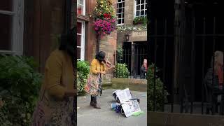 Lovely Violin Cover on the Royal Mile 🏴󠁧󠁢󠁳󠁣󠁴󠁿 #Edinburgh #FringeFestival #Shorts