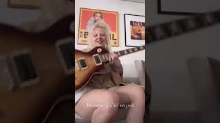 Luísa Sonza fazendo aulas de guitarra + Ela arrebentou a corda da guitarra