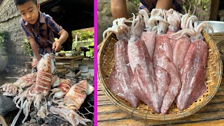 Smart son cook Long squid for mom - Grilled squid cooking - Chef Seyhak