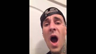 Travis Barker MOCKING Tom Delonge warming up #blink182