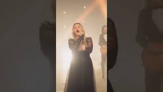 Kelly Clarkson performing "since you been gone"after her divorce. #shorts #music #song #live #short