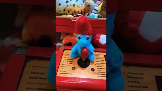 Выиграл игрушку в автомате ХВАТАЙКА #toys #игрушки #хватайка #clawmachine