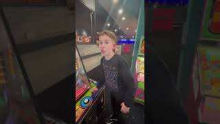 Can I win a jackpot on goal line rush? Part 1 of 3 #arcadefun #arcadegame #jackpotwinning #arcade