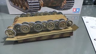 Сборка модели танка TIGER 1 Late Version "Tamiya". Этап 15. Установка двигающихся катков