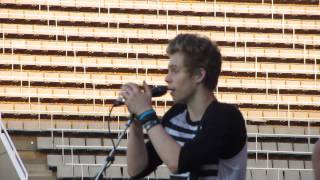 5SOS singing She Looks So Perfect (WWAT Barcelona)