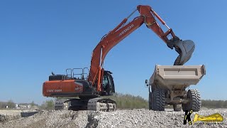 HITACHI 350 EXCAVATOR DIGGING and LOADING GRAVEL #hitachi #excavator #digger #heavyequipment