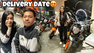 Finally KTM ka Bike lene Poch he gaye showroom