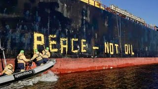 Greenpeace Protest in Germany: PEACE - NOT OIL