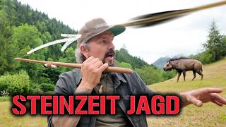 Reini jagt mit Steinzeit-Waffen