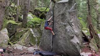 Detached Flake (V1) - Tall Beta: Squamish Bouldering [Pfiff]