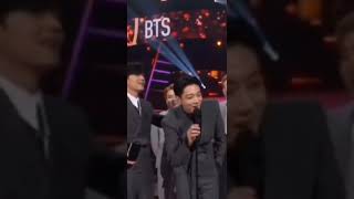 BTS x ARMY... 2022 fokusnya ke apa ? gak diterusin JK. Apakah tour, atau comeback ataukah wamil 😭😭