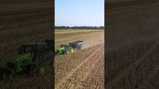 John Deere’s Expertise in Ukraine’s Sunflower Harvest 🌻