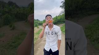 Cậu bé tốt bụng ăn kẹo xiên và cái kết hài hước 🍡🙆🤣#shorts