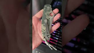 Spyderco Paramilitary 2 - Гравировка логотипа на титановой клипсе