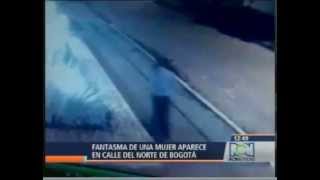 Mujer Fantasma grabada en las calles de Bogota Colombia