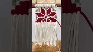 Macrame Pixel Christmas Coaster #christmasdecor #christmasdiy #christmas #macramechristmas