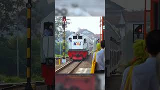 Kereta api Prameks, Kertanegara, & Joglosemarkerto di Stasiun Kutoarjo #keretaapiindonesia #shorts