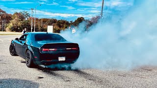 Dodge challenger Hellcat does insane burnouts at car show | *INSANE SOUND*