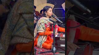 Maithili Thakur Joins Bhakti Marga Devotees in Kirtan