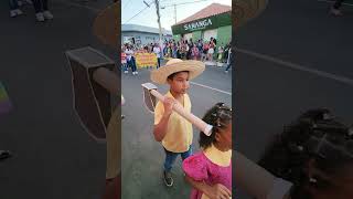 Segue o desfile Cívico de Paramirim Bahia