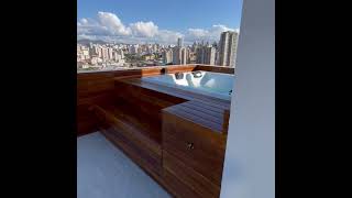 Spa de 4 lugares! Deck bem compacto!