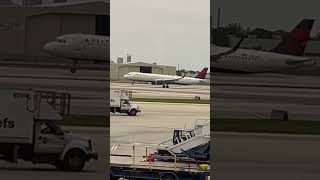 Delta Airlines A321 landing at FLL