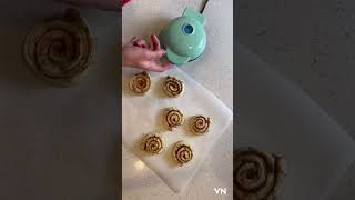 Have you tried this cinnamon roll hack yet?! #shorts #momhack #breakfasthack #breakfastideas